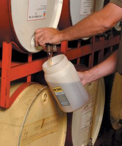 OilSafe oliekan wordt gevuld met olie